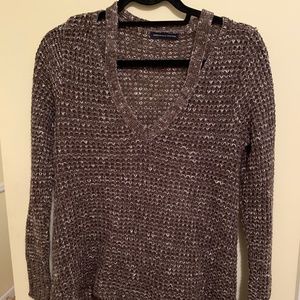 NEW WITHOUT TAGS - American Eagle V-Neck Slit